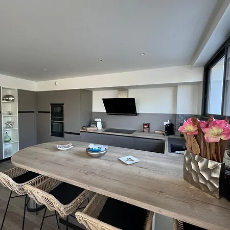 Διαμέρισμα Proche Porticcio, Coup De Coeur Asure,appartement De Standing, Rez De 6 Couchages, Climatise A 150m De La Plage, Terrains De Tennis *