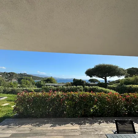 Διαμέρισμα Proche Porticcio, Coup De Coeur Asure,appartement De Standing, Rez De 6 Couchages, Climatise A 150m De La Plage, Terrains De Tennis *