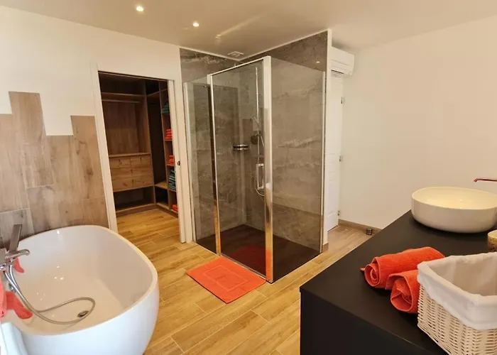 Proche Porticcio, Coup De Coeur Asure,appartement De Standing, Rez De 6 Couchages, Climatise A 150m De La Plage, Terrains De Tennis