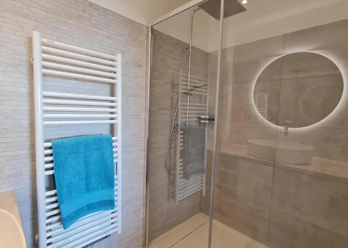 Proche Porticcio, Coup De Coeur Asure,appartement De Standing, Rez De 6 Couchages, Climatise A 150m De La Plage, Terrains De Tennis